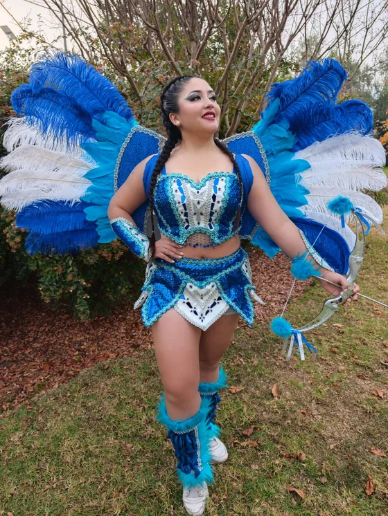 Traje de Tobas azul, modelo de mujer